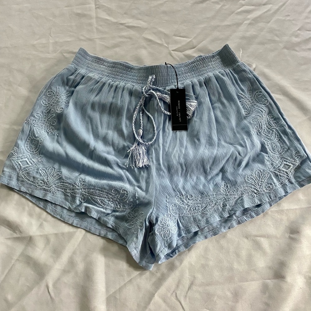 Romeo + Juliet | Embroidered Tassel Shorts
